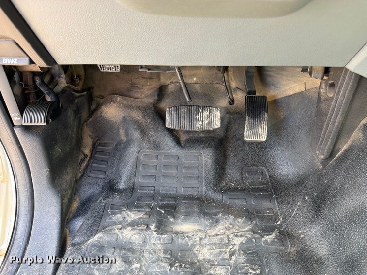 image for item DQ7857 2013 Ford F350 Super Duty utility bed pickup truck