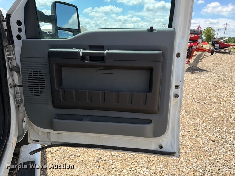image for item DQ7857 2013 Ford F350 Super Duty utility bed pickup truck