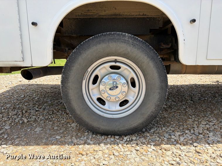 image for item DQ7857 2013 Ford F350 Super Duty utility bed pickup truck