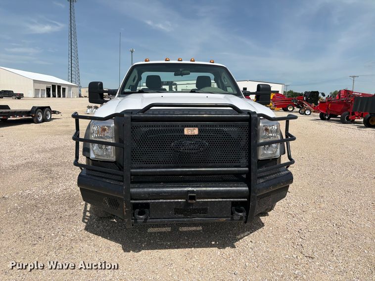 image for item DQ7858 2014 Ford F550 truck cab and chassis