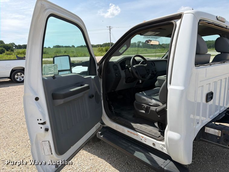 image for item DQ7858 2014 Ford F550 truck cab and chassis