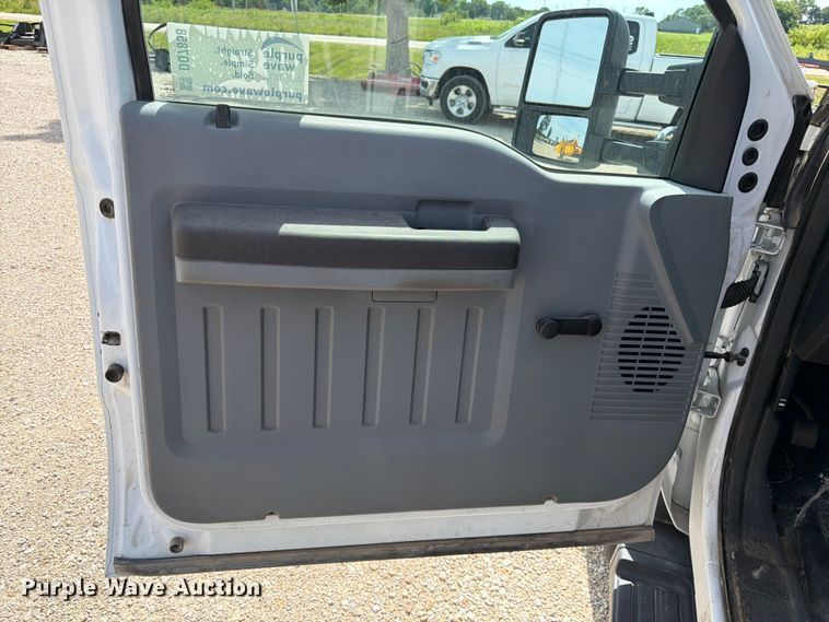 image for item DQ7858 2014 Ford F550 truck cab and chassis
