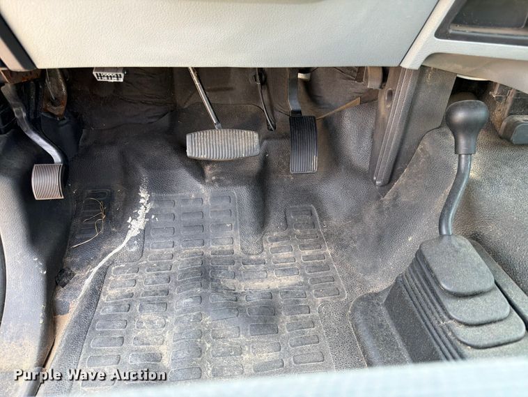 image for item DQ7858 2014 Ford F550 truck cab and chassis