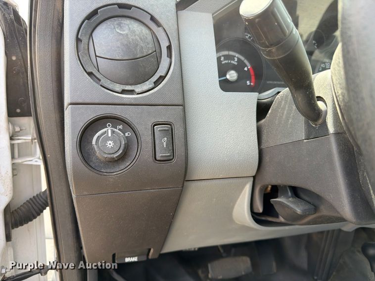 image for item DQ7858 2014 Ford F550 truck cab and chassis