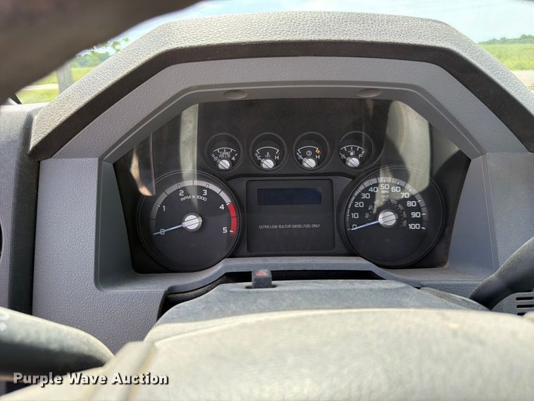 image for item DQ7858 2014 Ford F550 truck cab and chassis