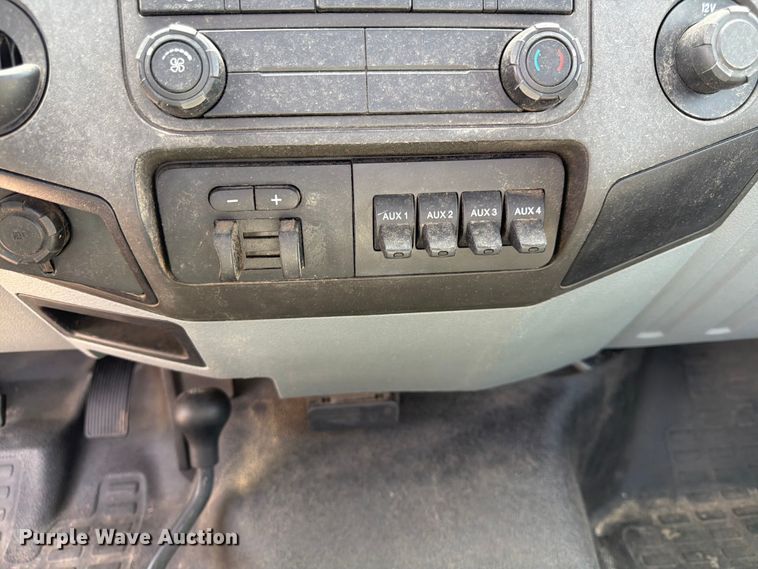 image for item DQ7858 2014 Ford F550 truck cab and chassis