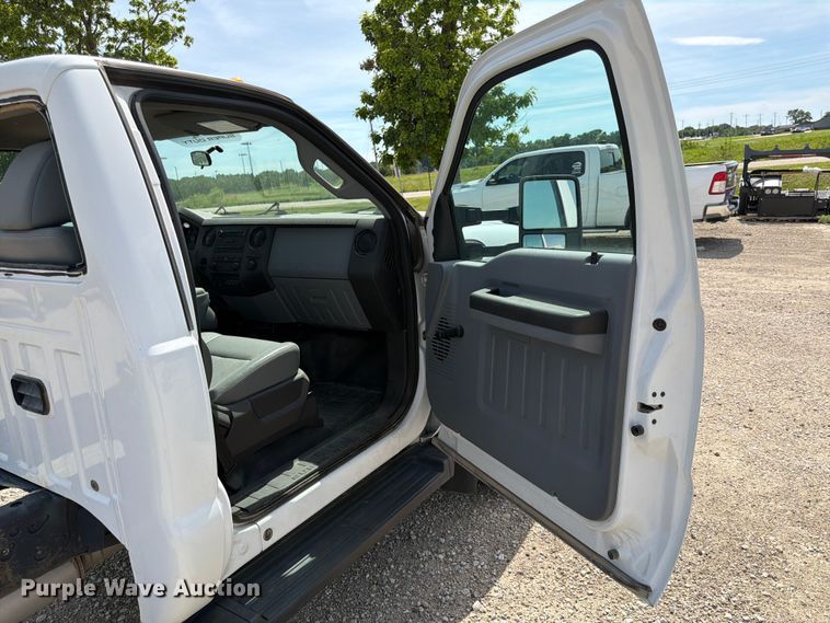 image for item DQ7858 2014 Ford F550 truck cab and chassis
