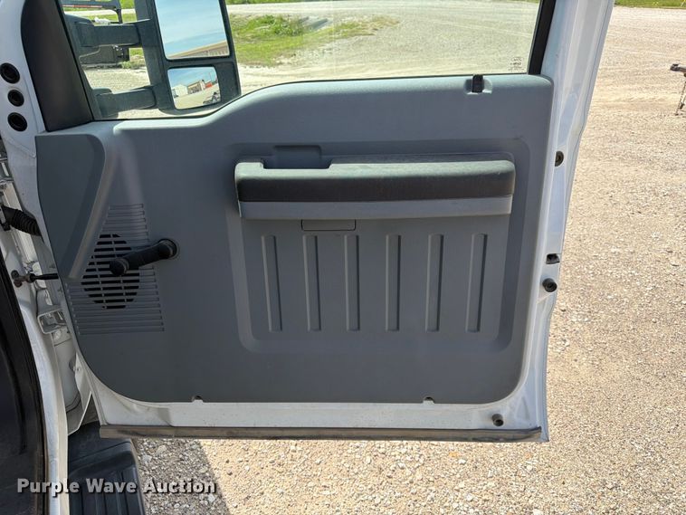 image for item DQ7858 2014 Ford F550 truck cab and chassis