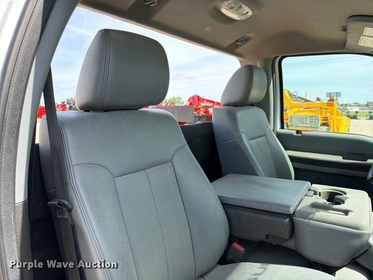 image for item DQ7858 2014 Ford F550 truck cab and chassis