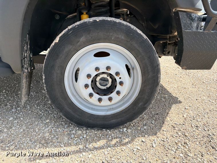 image for item DQ7858 2014 Ford F550 truck cab and chassis