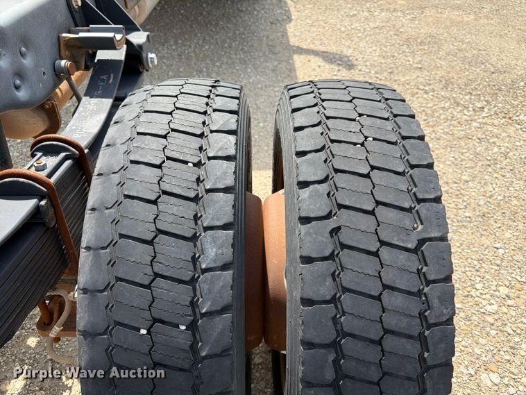 image for item DQ7858 2014 Ford F550 truck cab and chassis