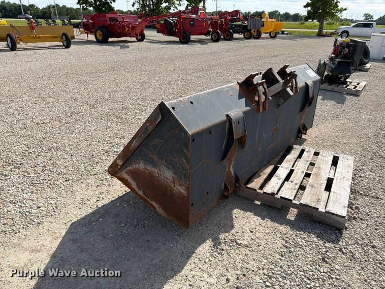 image for item DQ7859 Loader bucket