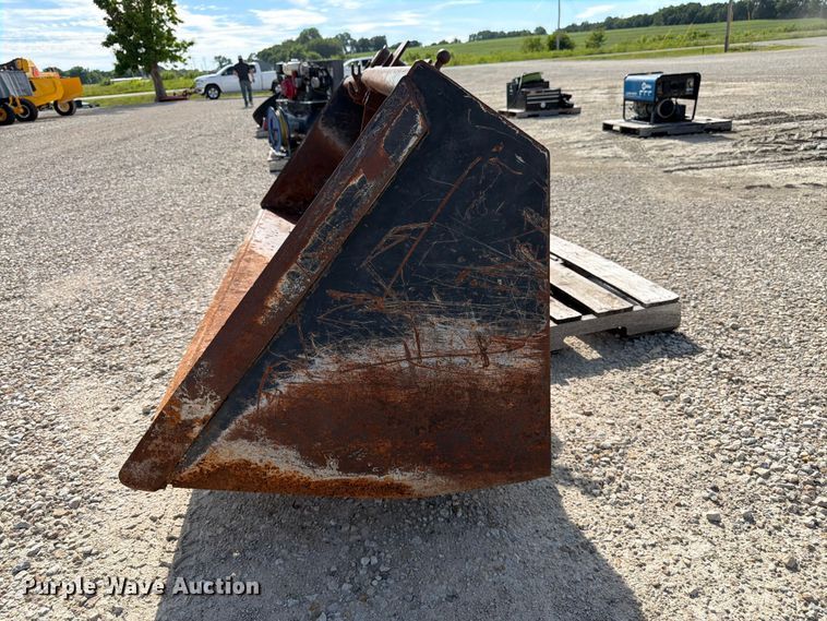 image for item DQ7859 Loader bucket