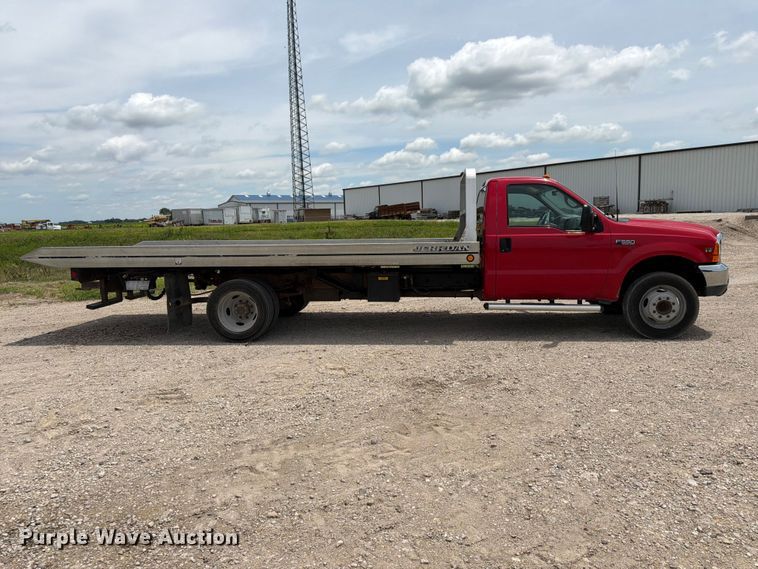 image for item DQ7861 1999 Ford F550 rollback truck