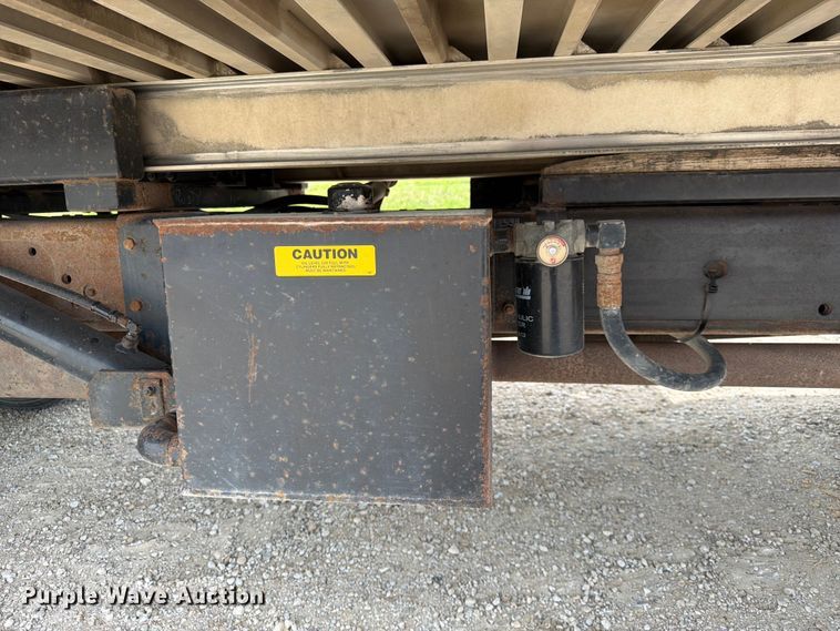 image for item DQ7861 1999 Ford F550 rollback truck