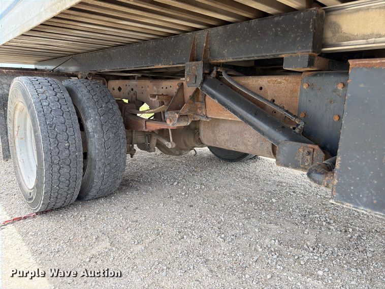 image for item DQ7861 1999 Ford F550 rollback truck