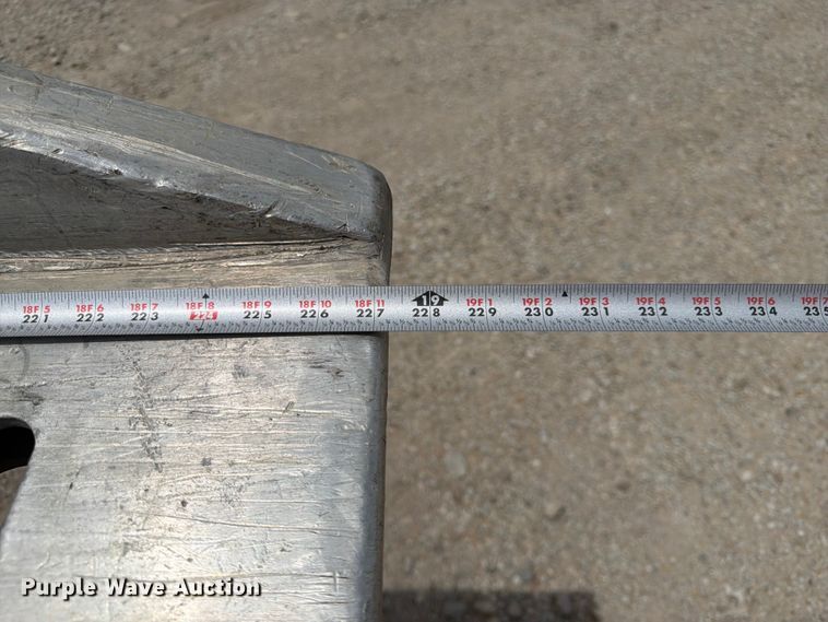 image for item DQ7861 1999 Ford F550 rollback truck