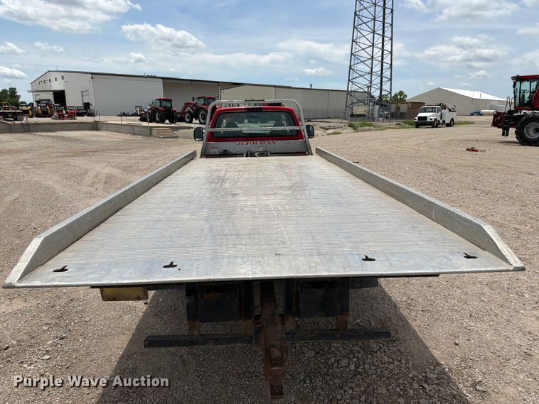 image for item DQ7861 1999 Ford F550 rollback truck