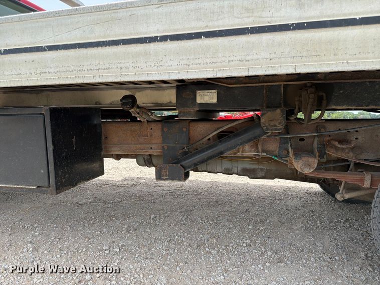 image for item DQ7861 1999 Ford F550 rollback truck