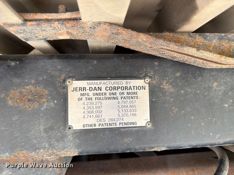 image for item DQ7861 1999 Ford F550 rollback truck