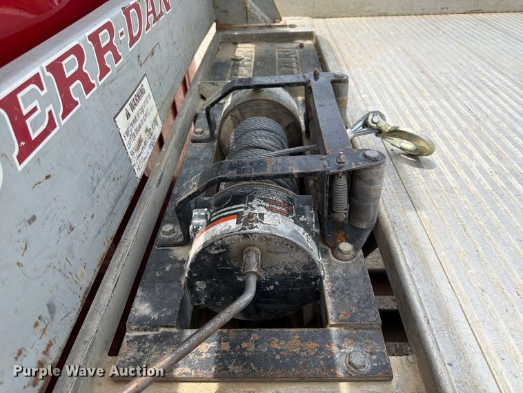 image for item DQ7861 1999 Ford F550 rollback truck
