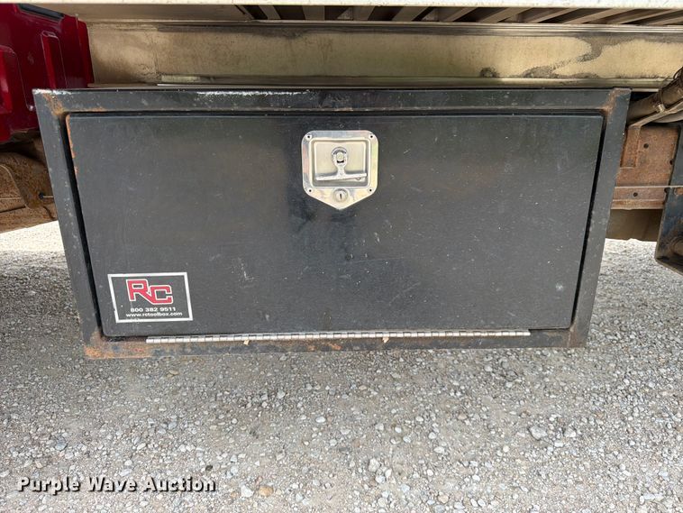 image for item DQ7861 1999 Ford F550 rollback truck