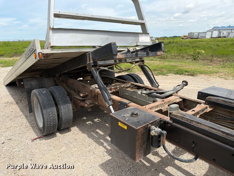 image for item DQ7861 1999 Ford F550 rollback truck