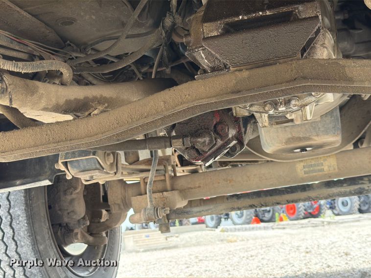 image for item DQ7861 1999 Ford F550 rollback truck