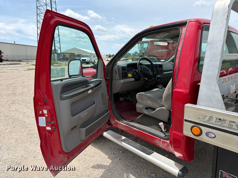 image for item DQ7861 1999 Ford F550 rollback truck