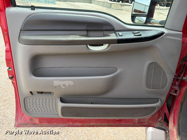 image for item DQ7861 1999 Ford F550 rollback truck