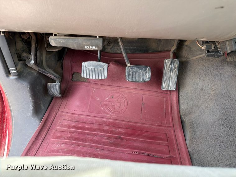 image for item DQ7861 1999 Ford F550 rollback truck