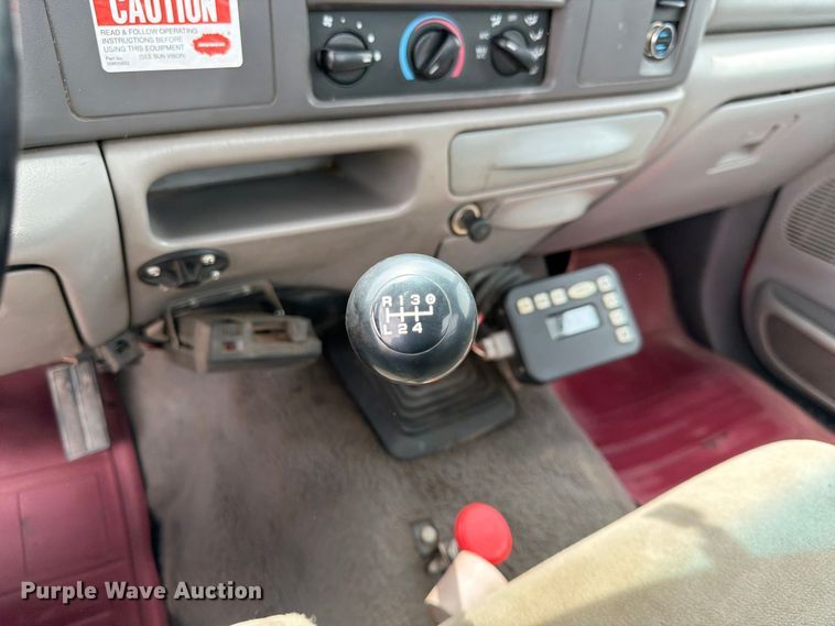 image for item DQ7861 1999 Ford F550 rollback truck