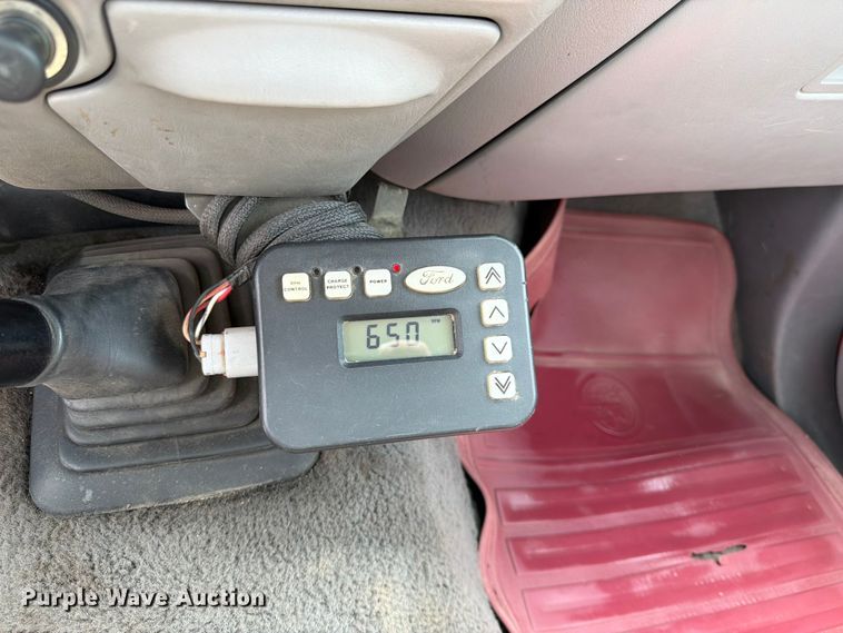 image for item DQ7861 1999 Ford F550 rollback truck
