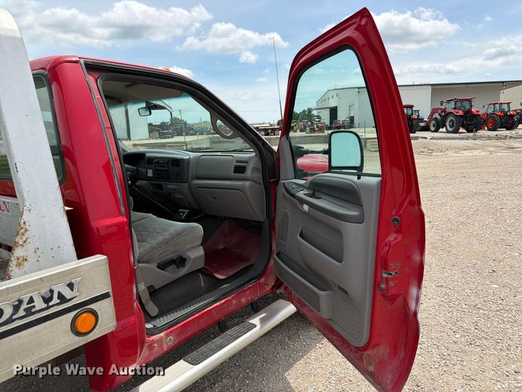 image for item DQ7861 1999 Ford F550 rollback truck
