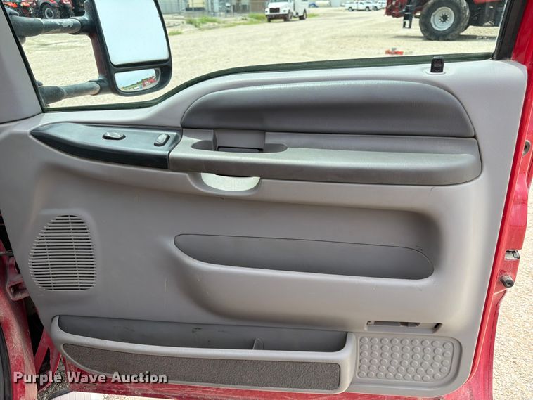image for item DQ7861 1999 Ford F550 rollback truck