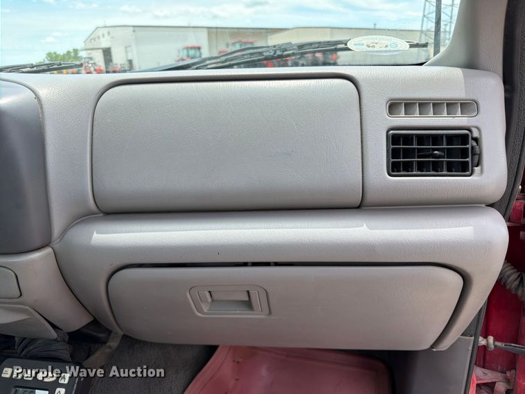 image for item DQ7861 1999 Ford F550 rollback truck