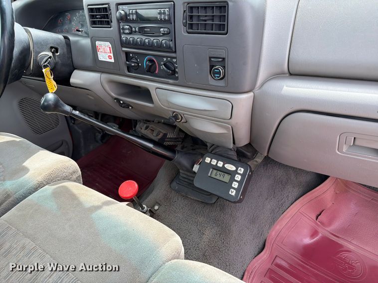 image for item DQ7861 1999 Ford F550 rollback truck