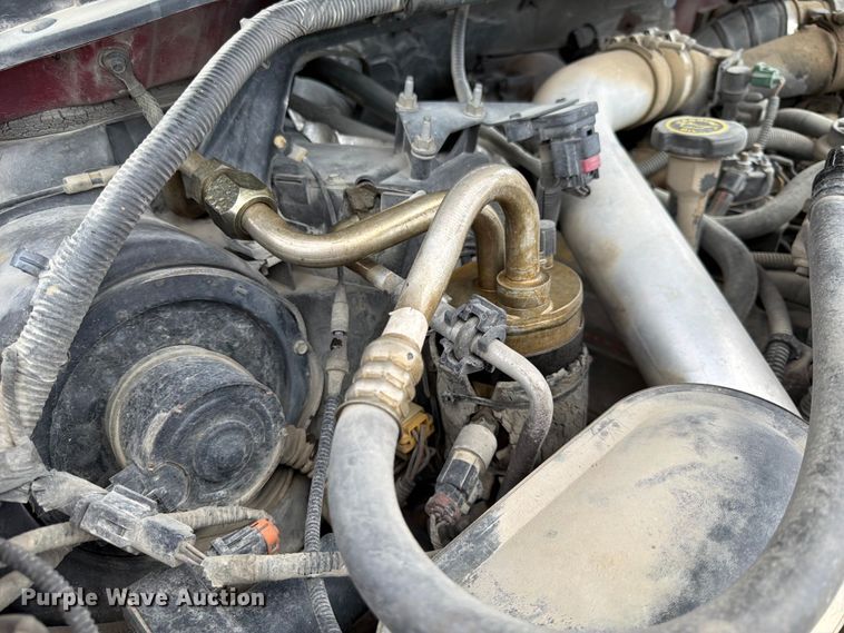 image for item DQ7861 1999 Ford F550 rollback truck