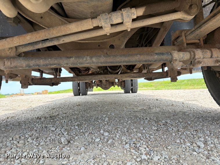 image for item DQ7861 1999 Ford F550 rollback truck