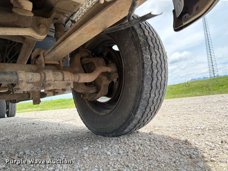 image for item DQ7861 1999 Ford F550 rollback truck
