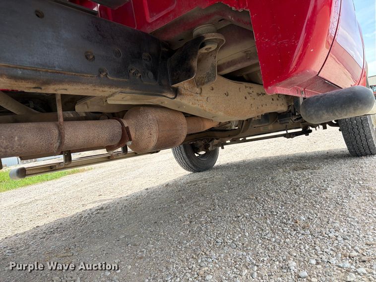image for item DQ7861 1999 Ford F550 rollback truck