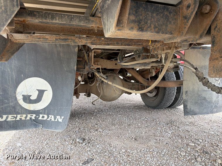image for item DQ7861 1999 Ford F550 rollback truck