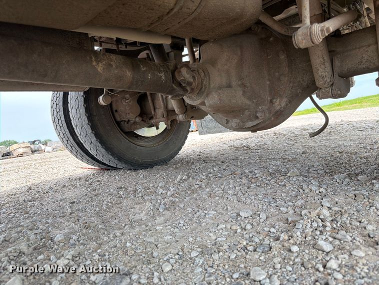 image for item DQ7861 1999 Ford F550 rollback truck