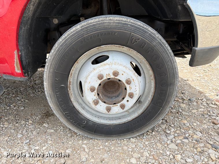 image for item DQ7861 1999 Ford F550 rollback truck