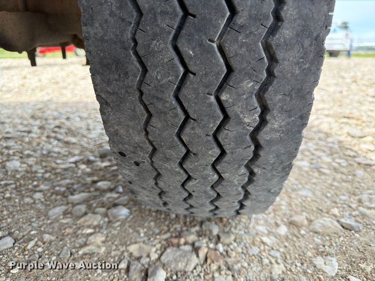 image for item DQ7861 1999 Ford F550 rollback truck