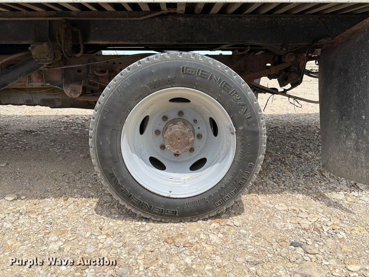 image for item DQ7861 1999 Ford F550 rollback truck
