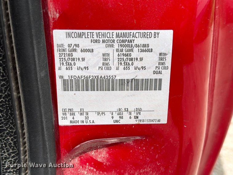 image for item DQ7861 1999 Ford F550 rollback truck