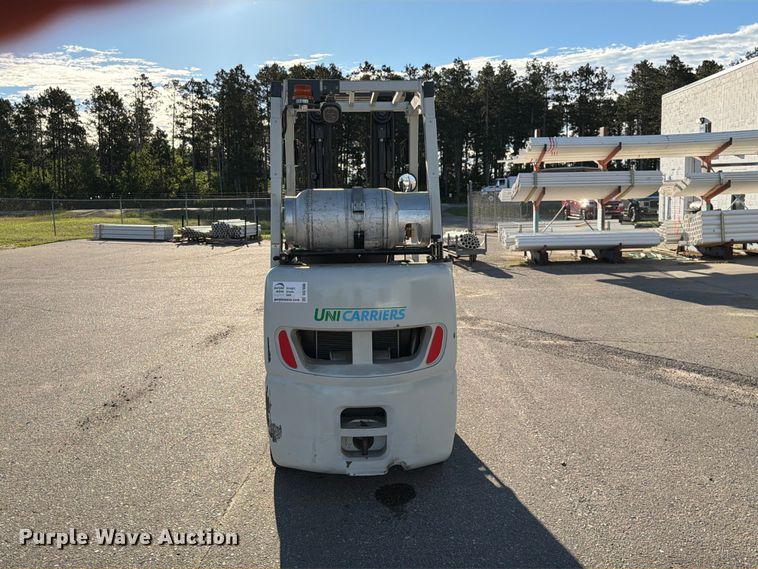 image for item DQ7886 2017 UniCarriers CFS40  forklift