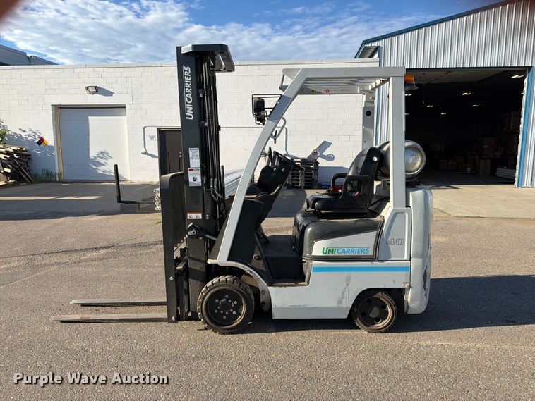 image for item DQ7886 2017 UniCarriers CFS40  forklift