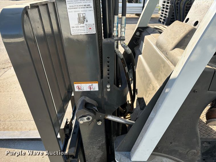 image for item DQ7886 2017 UniCarriers CFS40  forklift